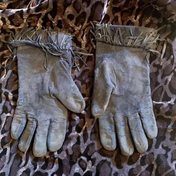 🧤 🕶 Extremely Cool Women’s Blue Suede Gloves with Fringe, Pre-owned 👖👢 - Picture 1 of 7